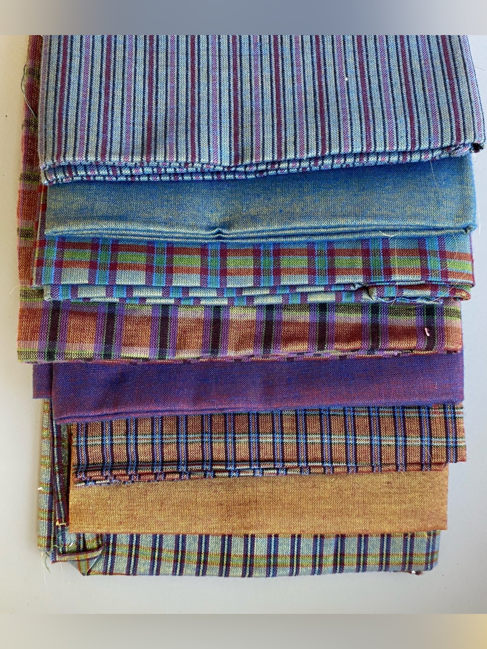 NWT (8) Fat Quarters: cotton with Metallic threads. Quilters and Crafters - Picture 2 of 7